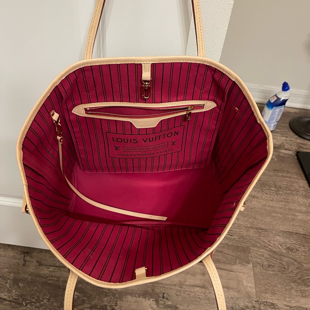 Louis Vuitton Monogram Neverfull MM Purchased in Paris 2022 has a chip in lining